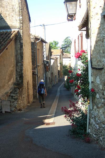 2011-05- (1351).JPG - Nach gut einer Stunde sind wir in Montvendre - der Name kommt aus dem Lateinischen "Castrum Monte Veneris", eine Niederlassung der Römer aus dem 4. Jhdt.